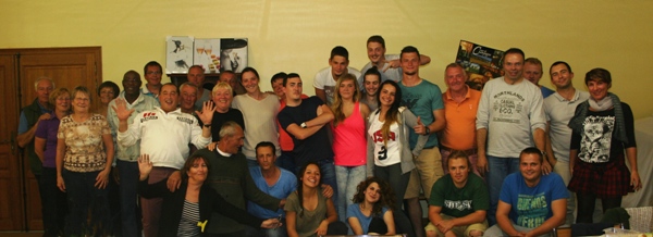 Septembre - la belle equipe des vendangeurs et pressureurs