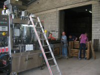 Mise en palette des bouteilles pleines