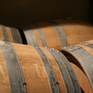 Les vins de Champagne vieillissent en tonneau avant l'assemblage