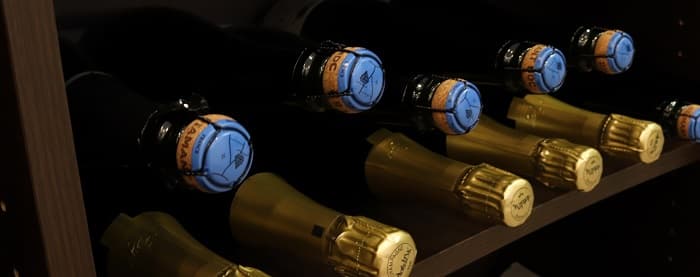 Bouteille avec capsule de champagne